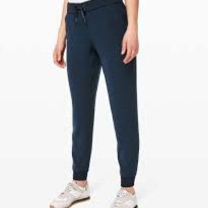 NWT lululemon True Navy On the Fly Jogger Woven Size 12
